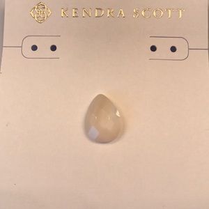 Kendra Scott Jewelry - Kendra Scott ivory pearl brynn stone Kendra Scott Jewelry - Kendra Scott ivory pearl brynn stone
